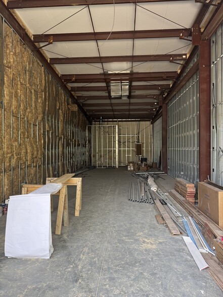 8 Weaverville Rd, Woodfin, NC à louer - Photo de la construction – Image 2 sur 6