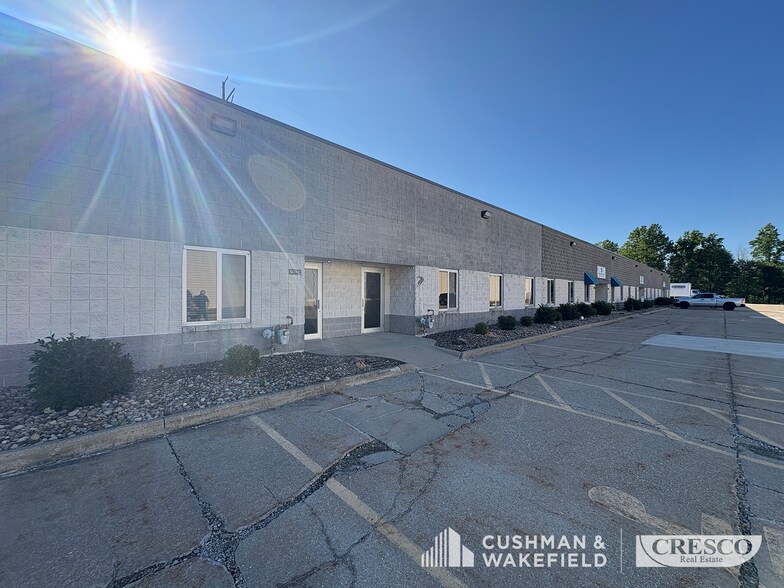 601 Towpath Rd, Broadview Heights, OH à louer - Photo de l’immeuble – Image 2 sur 2