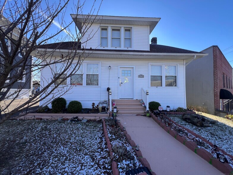2065 Barnum Ave, Stratford, CT à louer - Photo de l’immeuble – Image 3 sur 18