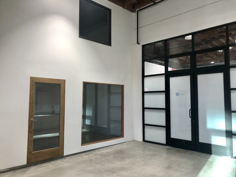 8928 Ellis Ave, Culver City, CA à louer - Photo principale – Image 1 sur 4
