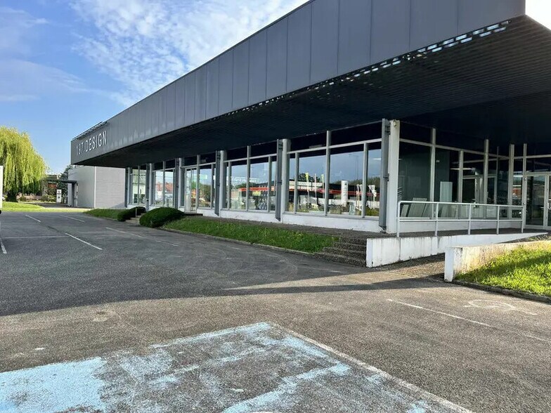 Local d'activités dans Brumath à vendre - Photo de l’immeuble – Image 2 sur 12