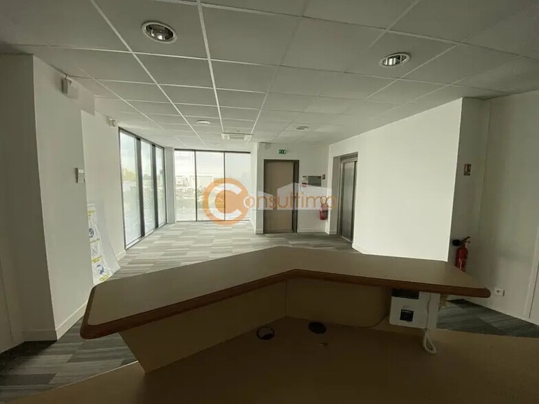 Bureau dans Artigues-près-Bordeaux à vendre - Photo intérieure – Image 2 sur 10