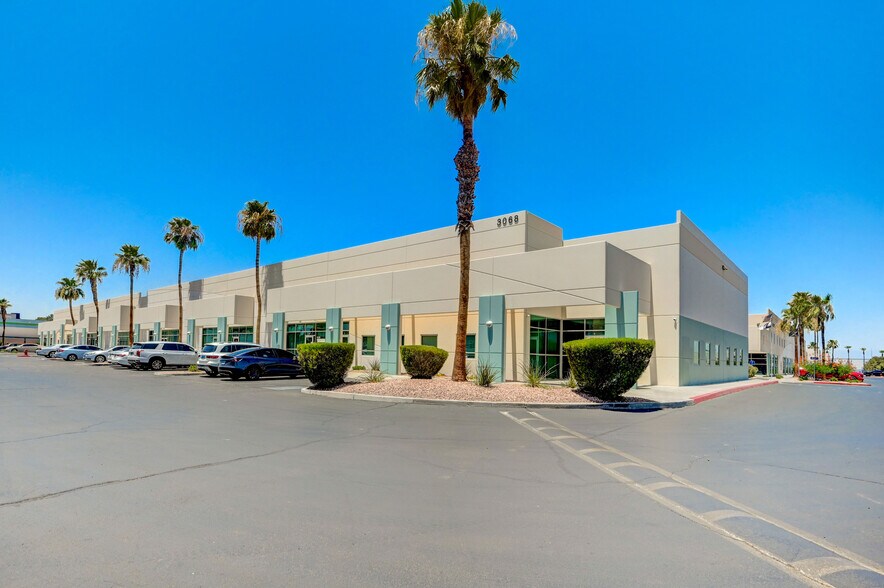 3068 E Sunset Rd, Las Vegas, NV à vendre - Photo de l’immeuble – Image 3 sur 36