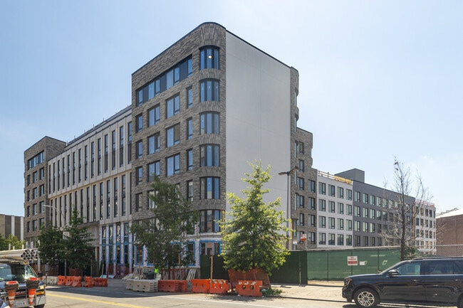 Plus de détails pour 2360 Bedford Ave, Brooklyn, NY - Local commercial à louer