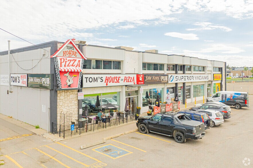 7730 Macleod Trl S, Calgary, AB à louer - Photo principale – Image 1 sur 3
