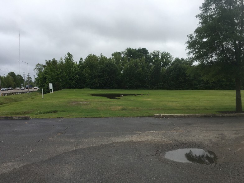 2415 Whitten Rd, Memphis, TN à vendre - Photo de l’immeuble – Image 3 sur 5