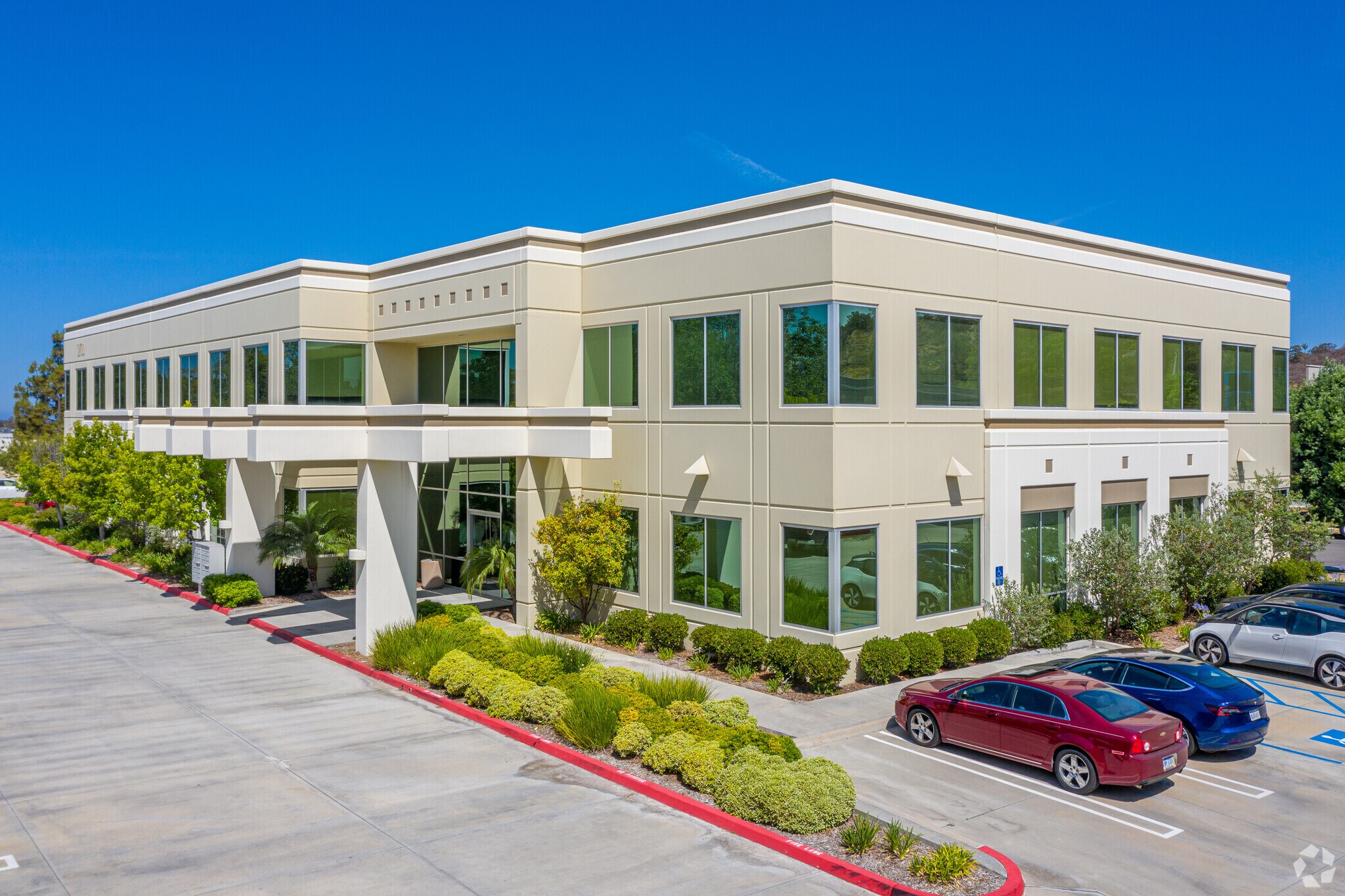 12700 Stowe Dr, Poway, CA à louer Photo principale– Image 1 sur 6