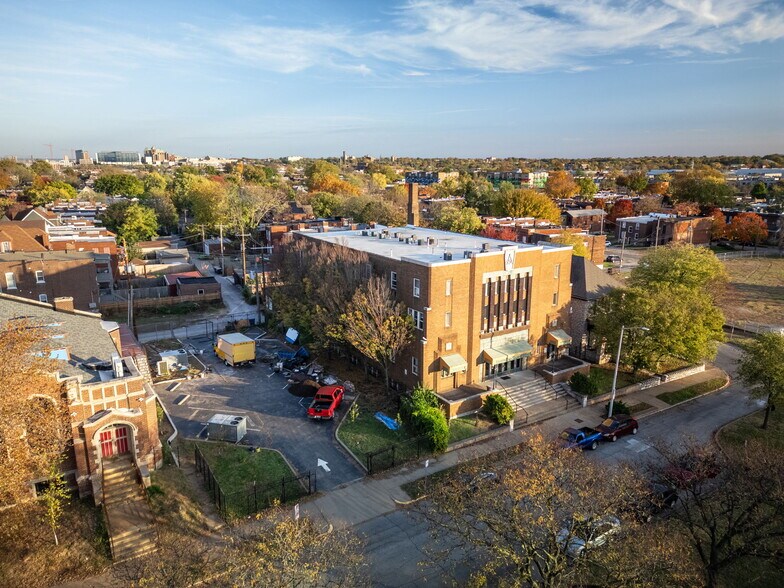 1052 S Kingshighway Blvd, Saint Louis, MO à vendre - Photo de l’immeuble – Image 3 sur 56