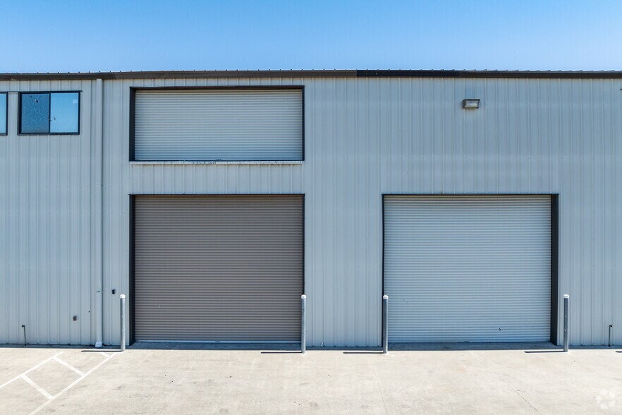 879 Lindberg Ln, Petaluma, CA à louer - Photo de l’immeuble – Image 3 sur 4