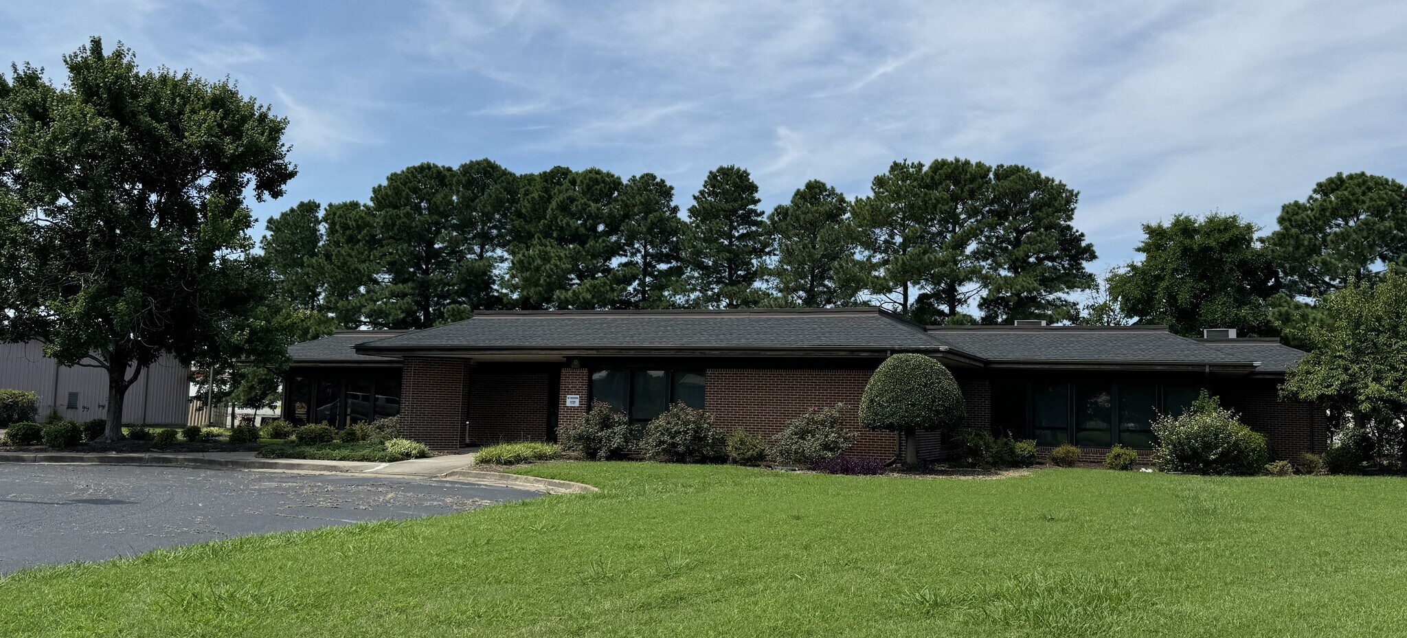 839 Poplar Hall Dr, Norfolk, VA à vendre Photo de l’immeuble– Image 1 sur 5