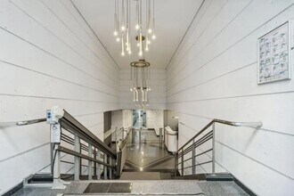 24 Rue Cambacérès, Paris à louer Photo de l’immeuble– Image 1 sur 17