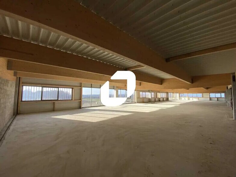 Local d'activités dans Tremblay-en-France à vendre - Photo de l’immeuble – Image 3 sur 14