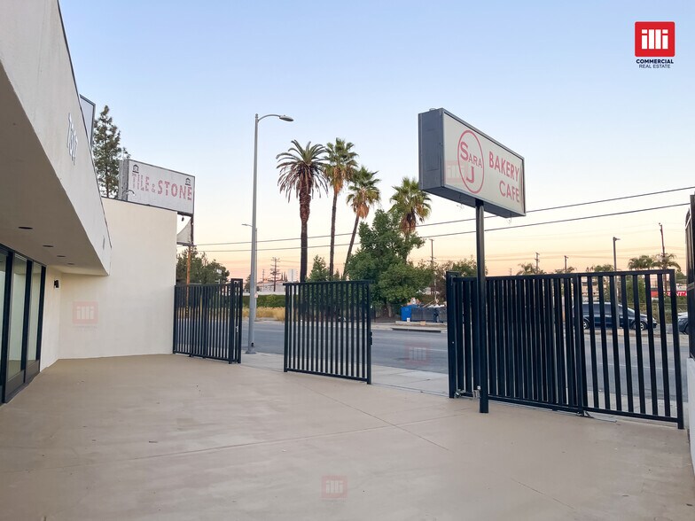 7307-7309 Canoga Ave, Canoga Park, CA à vendre - Photo de l’immeuble – Image 2 sur 22