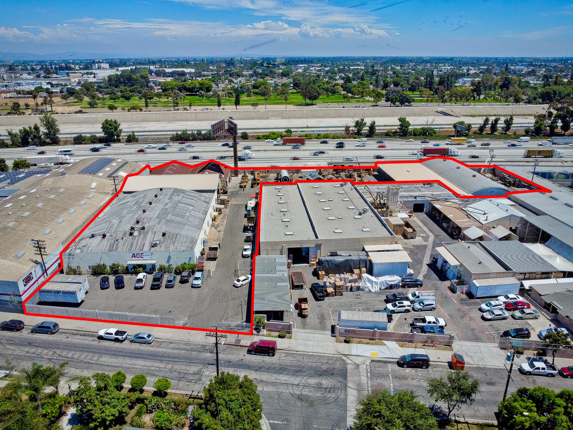 11200 Wright Rd, Lynwood, CA à louer Photo principale– Image 1 sur 7