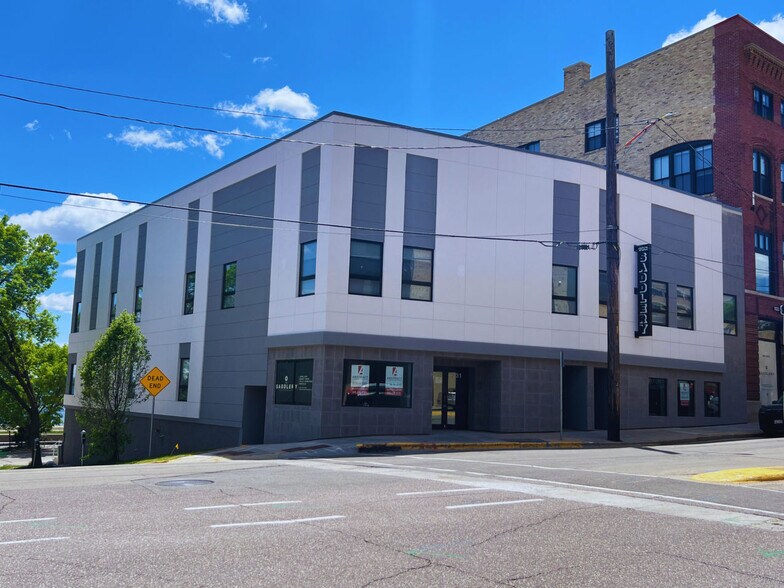 327 E Wilson St, Madison, WI à louer - Photo de l’immeuble – Image 2 sur 4