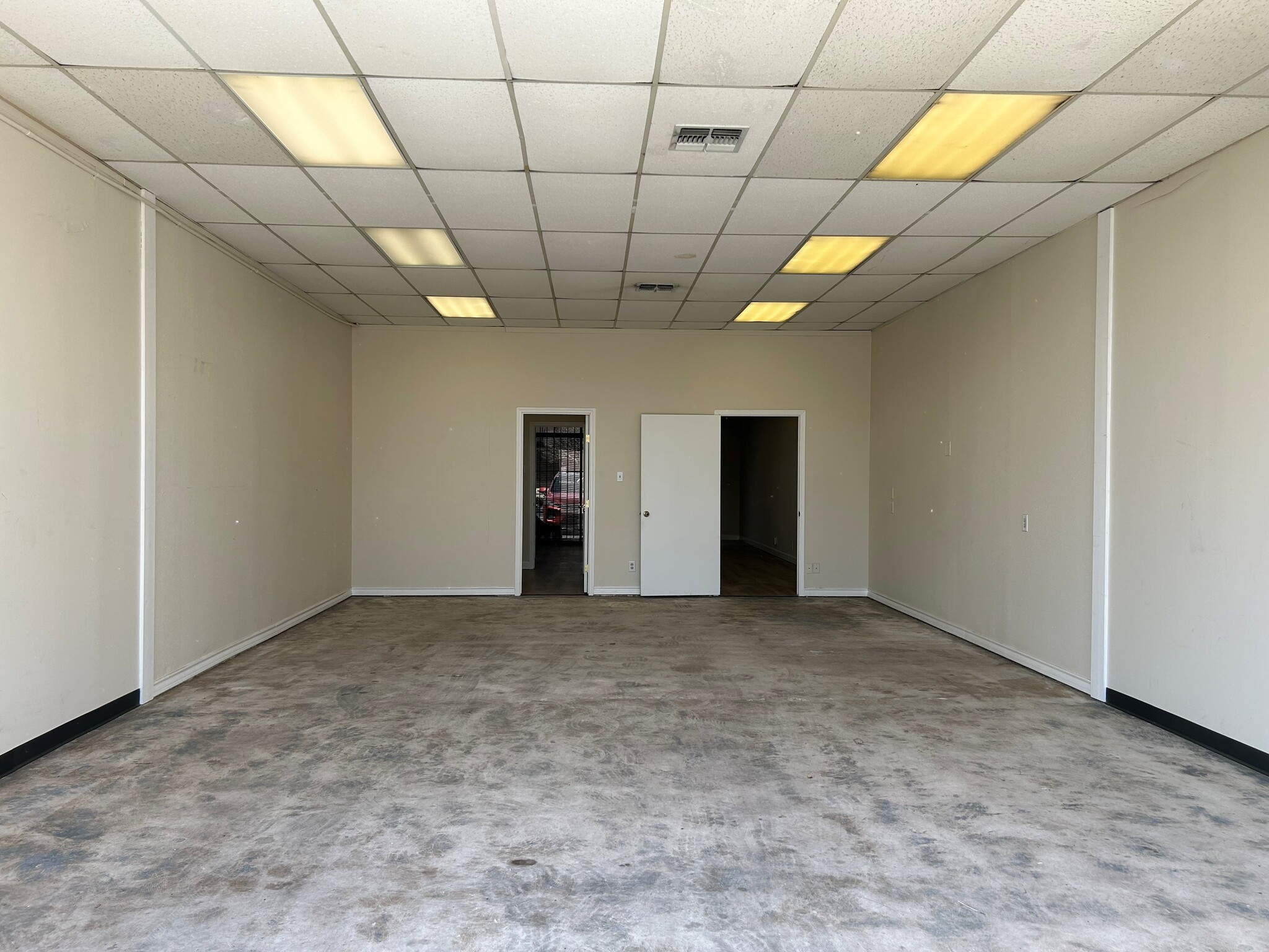 10841-10861 Vandale St, San Antonio, TX à louer Photo de l’immeuble– Image 1 sur 4