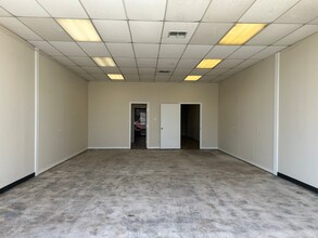 10841-10861 Vandale St, San Antonio, TX à louer Photo de l’immeuble– Image 1 sur 4