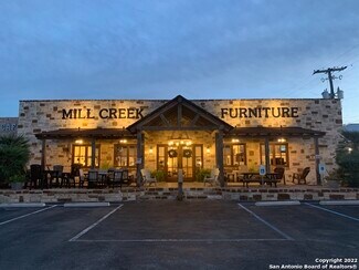 Plus de détails pour 2209 E Main St, Uvalde, TX - Local commercial à vendre