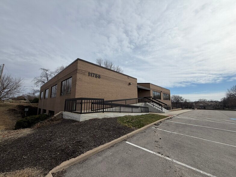 11755 W 112th St, Overland Park, KS à louer - Photo de l’immeuble – Image 2 sur 5