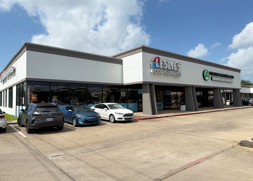 6700-6890 S Hwy 6, Houston, TX à louer - Photo de l’immeuble – Image 3 sur 8