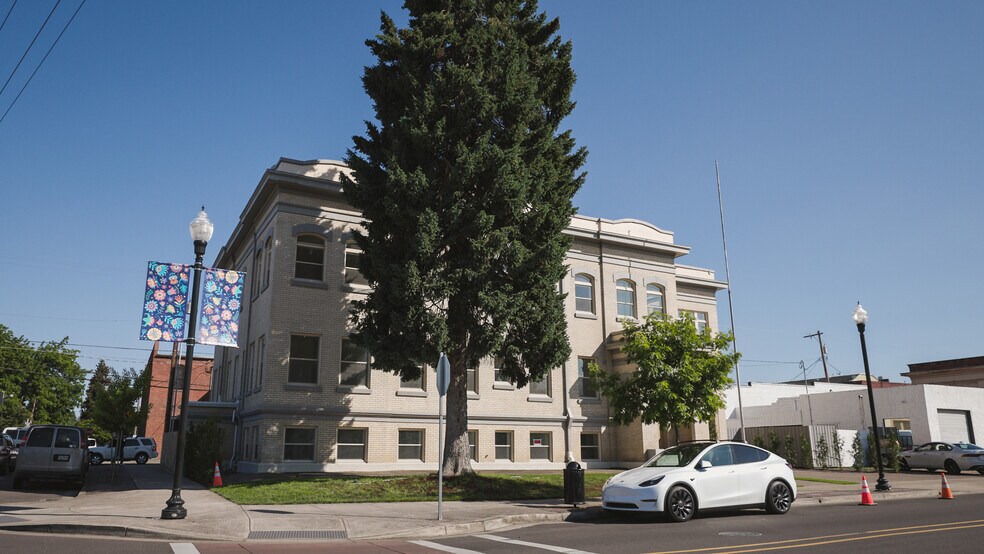 550 N 1st St, Woodburn, OR à vendre - Photo de l’immeuble – Image 3 sur 51