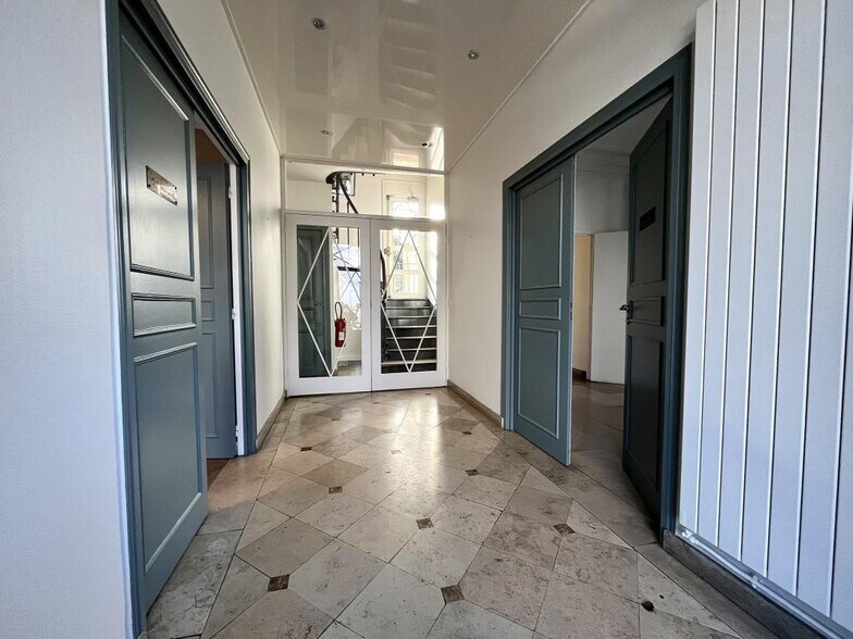 Bureau dans Bougival à vendre - Photo de l’immeuble – Image 3 sur 19