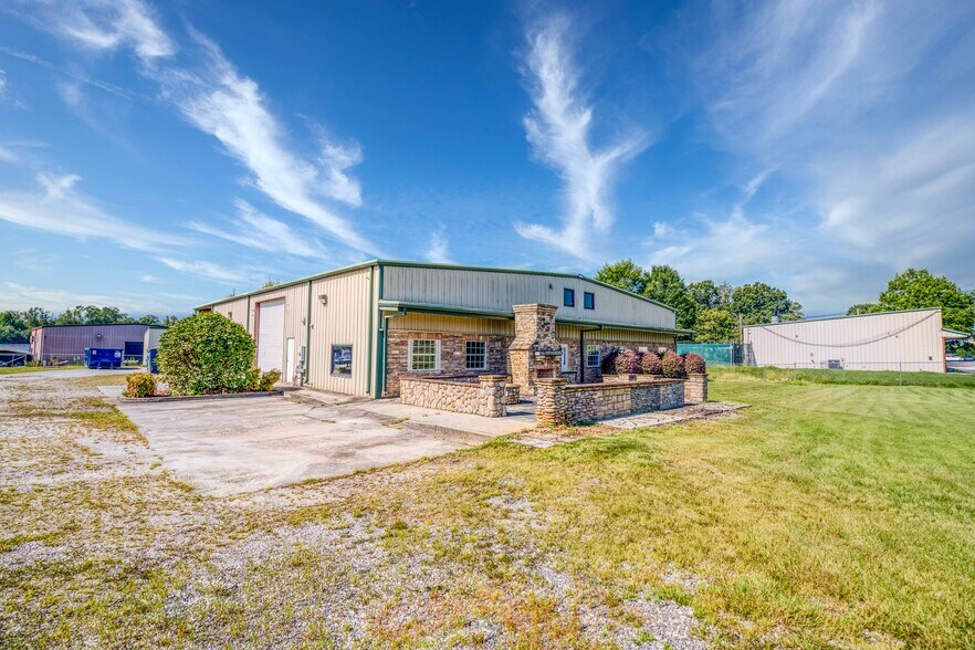 1585 Access Rd, Covington, GA à louer - Photo de l’immeuble – Image 2 sur 18