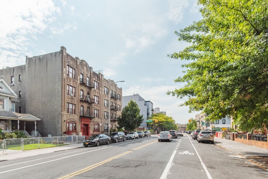 310 E 25th St, Brooklyn, NY à vendre - Photo de l’immeuble – Image 3 sur 15