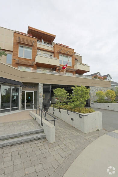 7161 W Saanich Rd, Central Saanich, BC à vendre - Photo de l’immeuble – Image 2 sur 10
