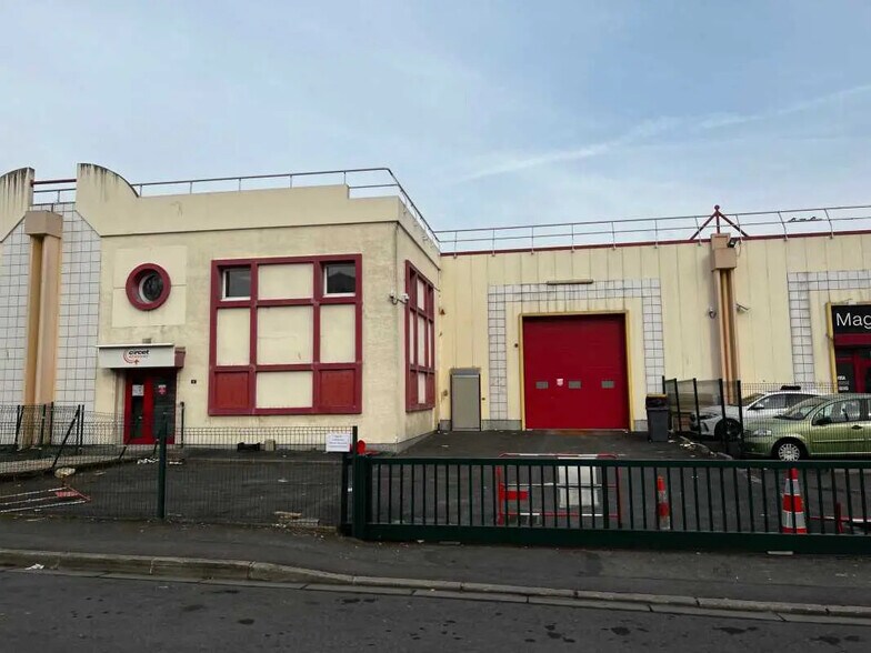 Local d’activités dans Choisy-le-Roi à louer - Photo de l’immeuble – Image 1 sur 7
