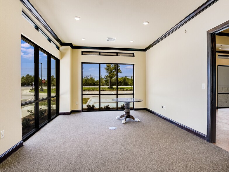 4871 Williams Dr, Georgetown, TX à louer - Photo de l’immeuble – Image 3 sur 34