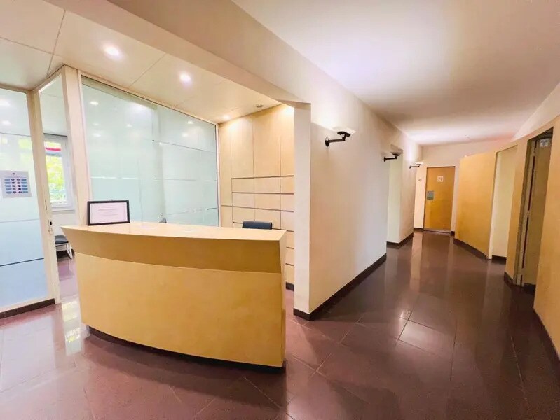 Bureau dans Marly-le-Roi à vendre Hall d’entrée– Image 1 sur 16