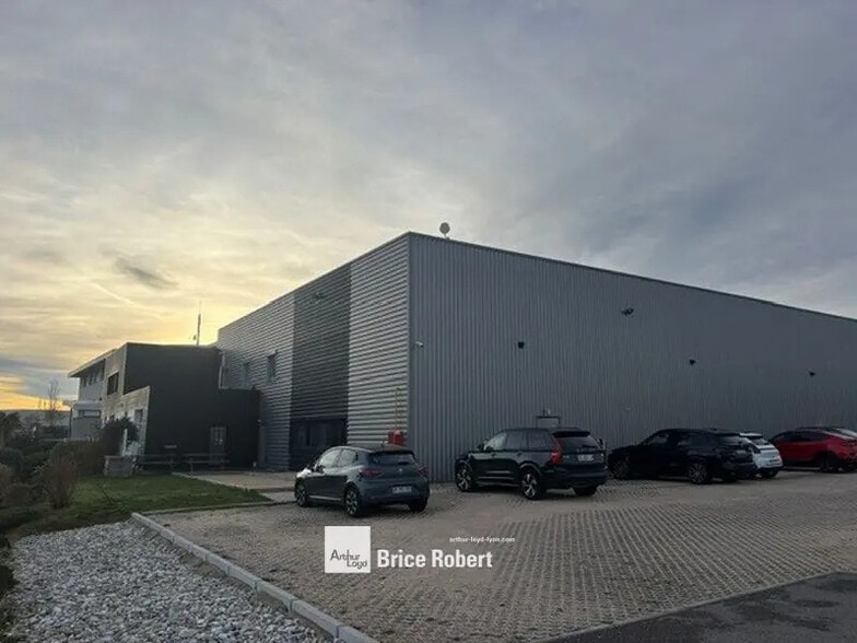 Local d'activités dans Taluyers à vendre - Photo de l’immeuble – Image 2 sur 9