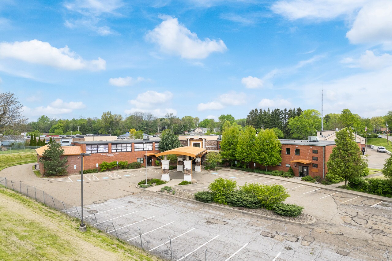 3120 Parkway St NW, Canton, OH à vendre Photo de l’immeuble– Image 1 sur 64