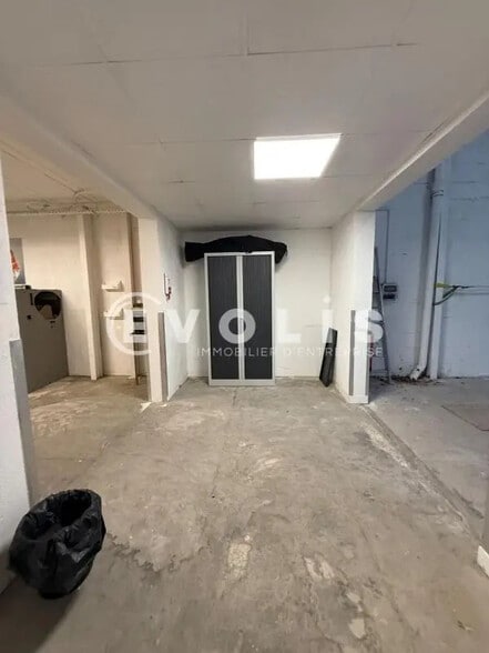 Local d’activités dans Vénissieux à louer - Photo intérieure – Image 2 sur 4