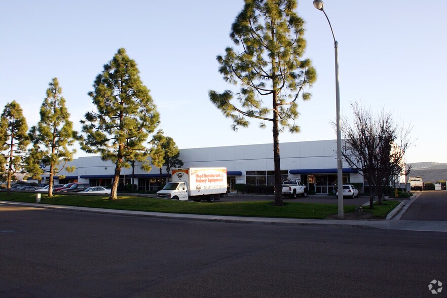 750 Design Ct, Chula Vista, CA à louer - Photo de l’immeuble – Image 3 sur 13