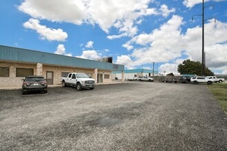 1175 FM 2673, Canyon Lake, TX à louer Photo de l’immeuble– Image 1 sur 10