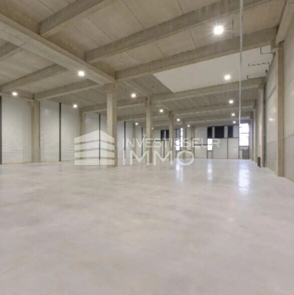 Local d’activités dans Élancourt à louer - Photo de l’immeuble – Image 2 sur 5