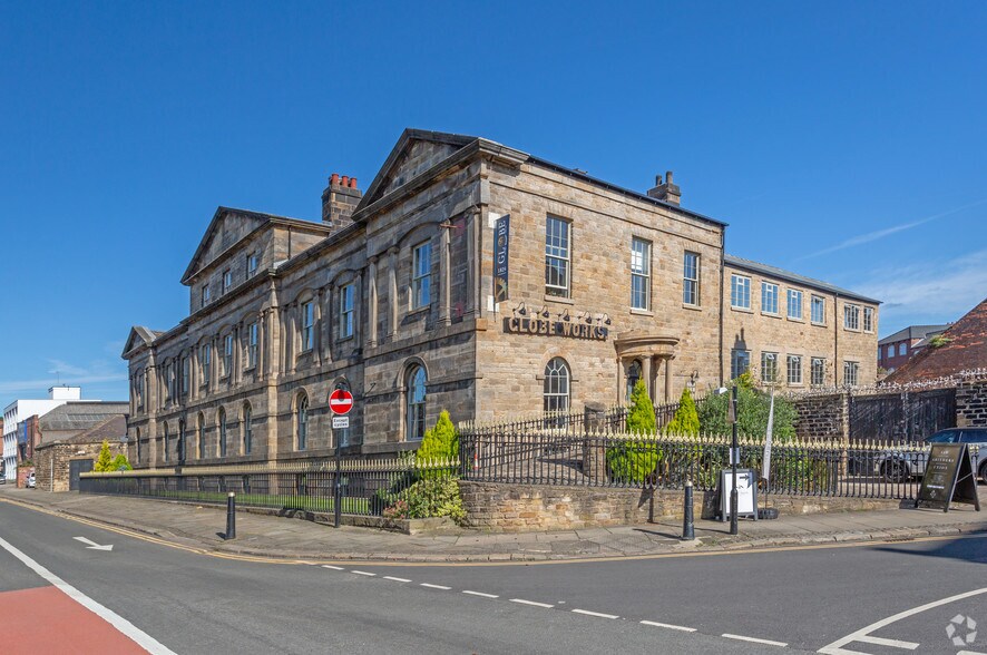Penistone Rd, Sheffield à louer - Photo principale – Image 1 sur 5