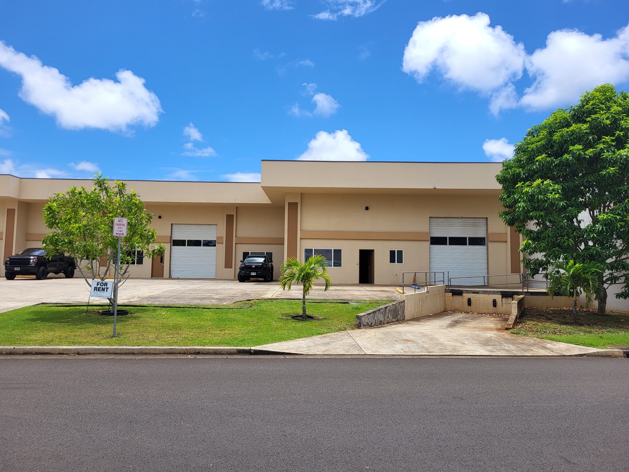 1825 Haleukana St, Lihue, HI à louer Photo de l’immeuble– Image 1 sur 6