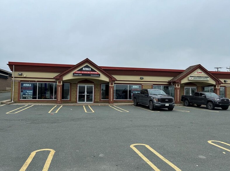 1288 Topsail Rd, Paradise, NL à vendre - Photo principale – Image 1 sur 1