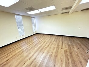 595 W Lambert Rd, Brea, CA à louer Photo intérieure– Image 2 sur 5