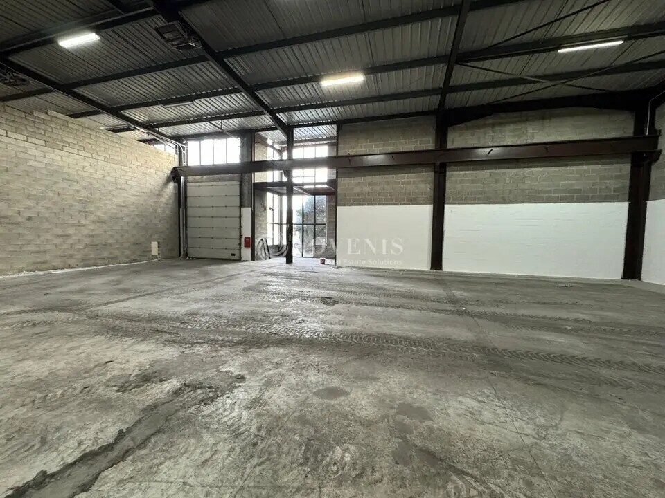 Local d’activités dans Le Thillay à louer Photo intérieure– Image 1 sur 5