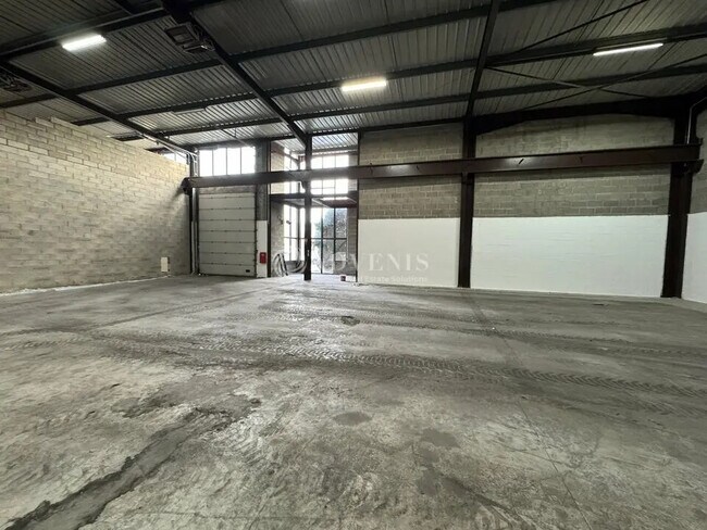 Plus de détails pour Local d'activités à louer