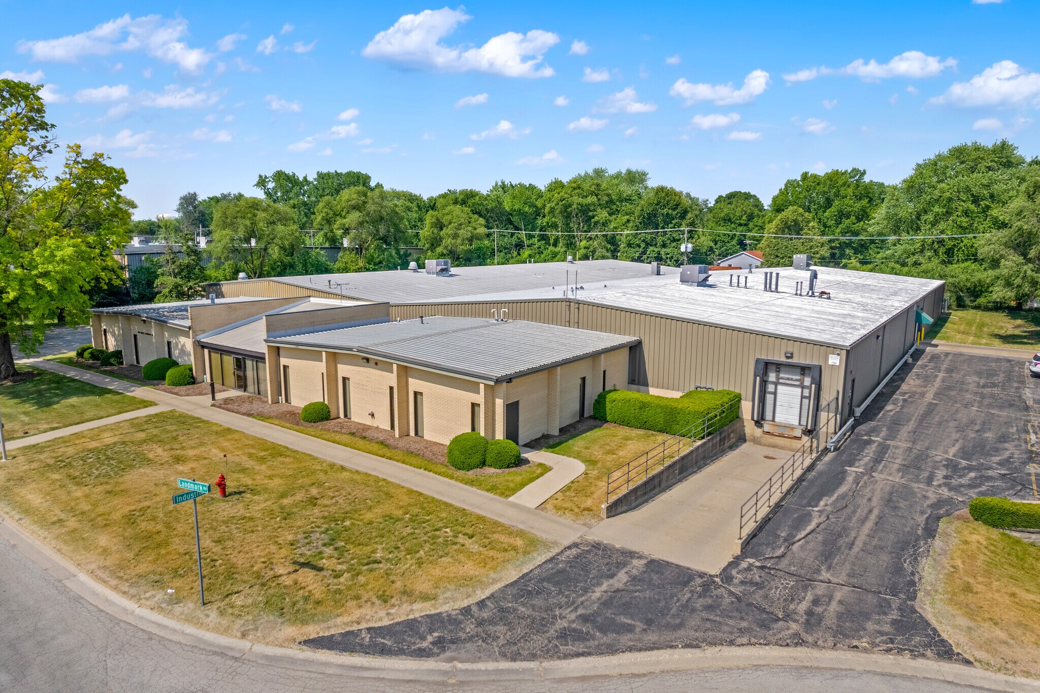 1700 Landmark Rd, Aurora, IL à vendre Photo de l’immeuble– Image 1 sur 27