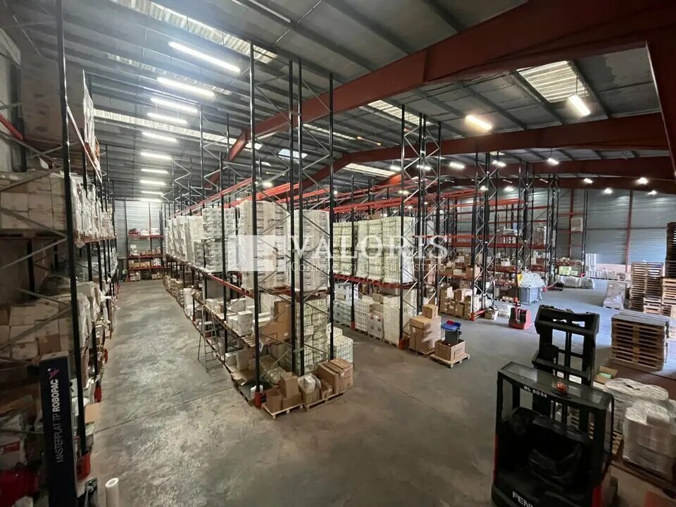 Industriel/Logistique dans Flassans-sur-Issole à louer Photo intérieure– Image 1 sur 15
