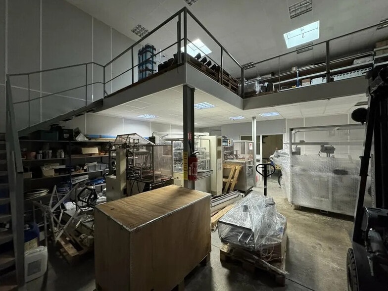 Local d'activités dans Mareuil-lès-Meaux à vendre - Photo intérieure – Image 1 sur 5