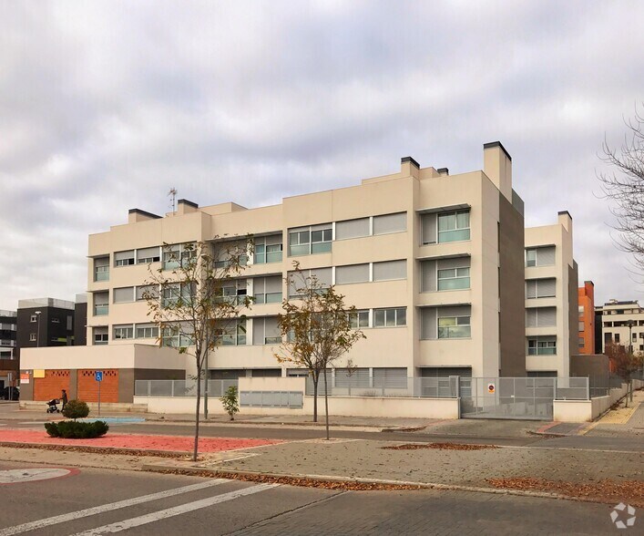 Calle de Beatriz Galindo, 7, Torrejón de Ardoz, Madrid à vendre - Photo de l’immeuble – Image 2 sur 2