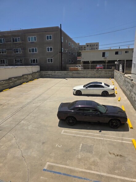 1711 Winona Blvd, Los Angeles, CA à louer - Photo de l’immeuble – Image 3 sur 23