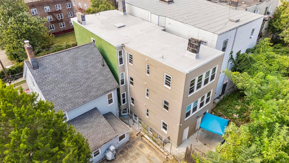 288 Woodworth Ave, Yonkers, NY à vendre - Photo de l’immeuble – Image 2 sur 14